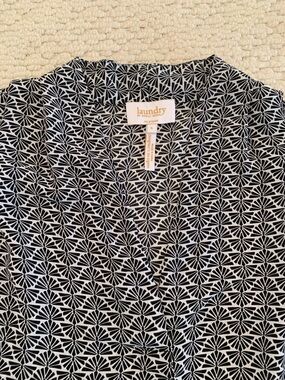 Laundry Sleeveless Black and White Tank. Size S. Great Condition.